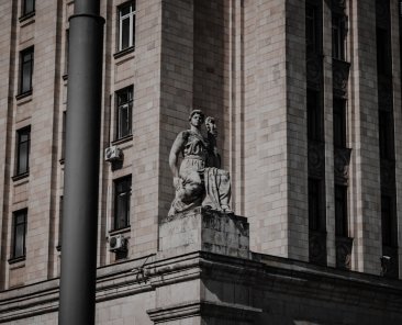 Manevi Tazminat Davası 2026: Şartları, Miktarı ve Dava Süreci — merveari.av.tr